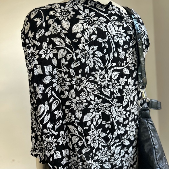 Studio 1940 26/28W Black and White Patterned Top - Picture 4 of 6